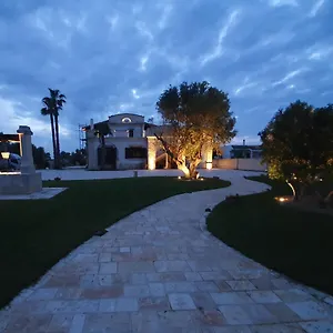 https://villa-zecca-con-piscina.lecce-hotels.com