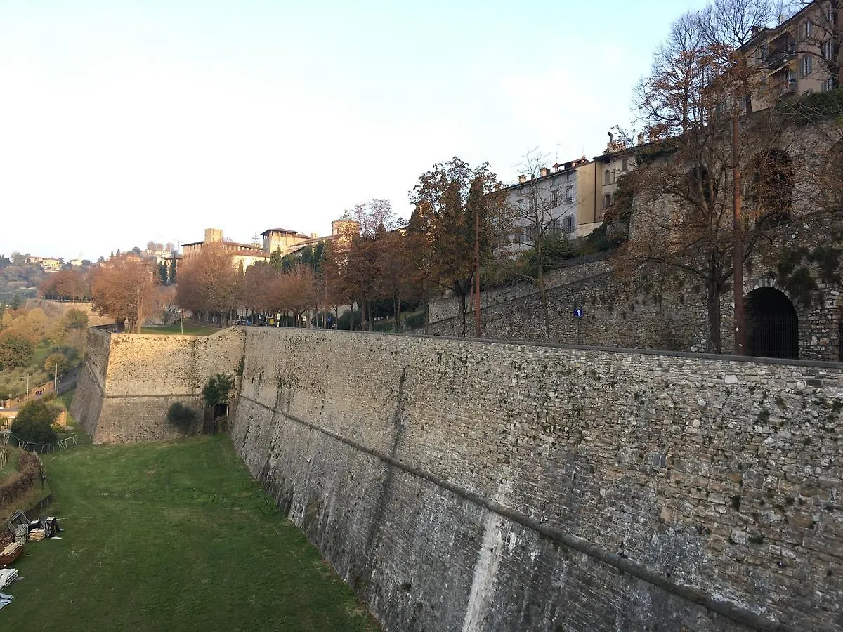 The Little House In Bergamo Lägenhet